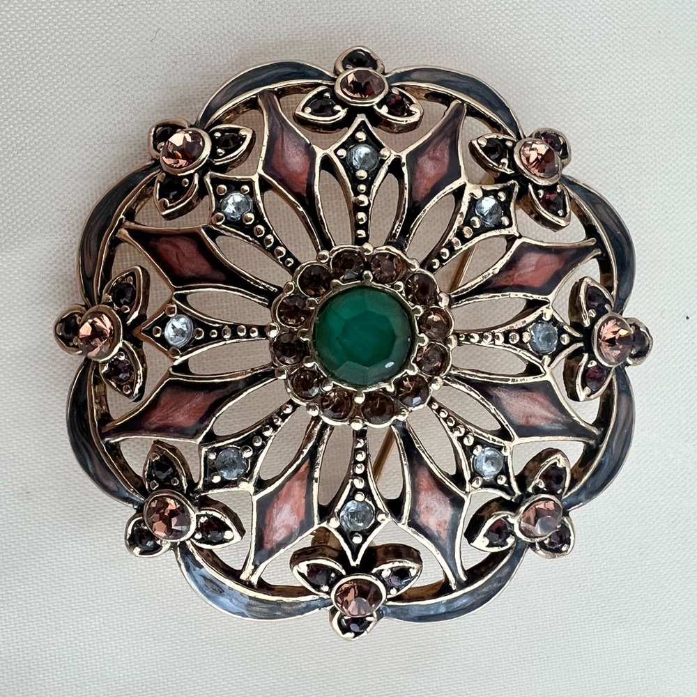 Monet, vintage brooch ( sold with chain) 🌟